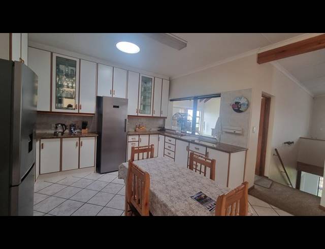 6 BEDROOM HOUSE FOR SALE IN GROOT BRAKRIVIER CENTRAL
